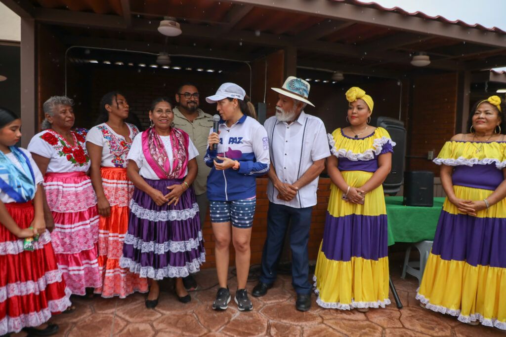 Ofrece productos regionales de Oaxaca, Guerrero, Querétaro, Chiapas, entre otros estados del país
