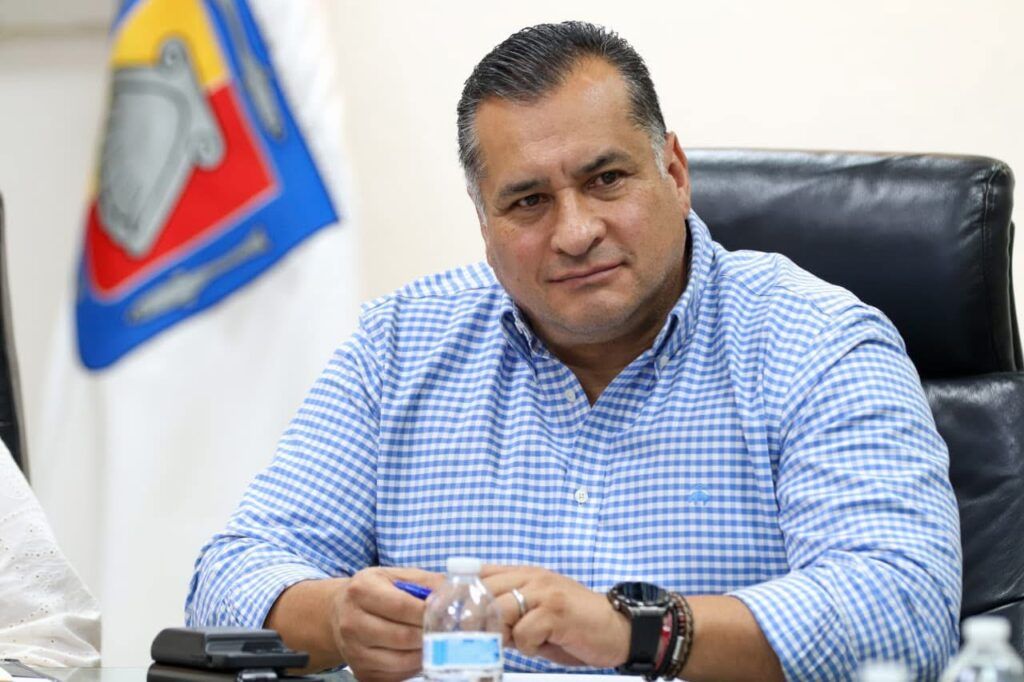 Del escritorio al territorio, el Secretario General mueve fichas rumbo al 2027 sin perder la gobernabilidad.