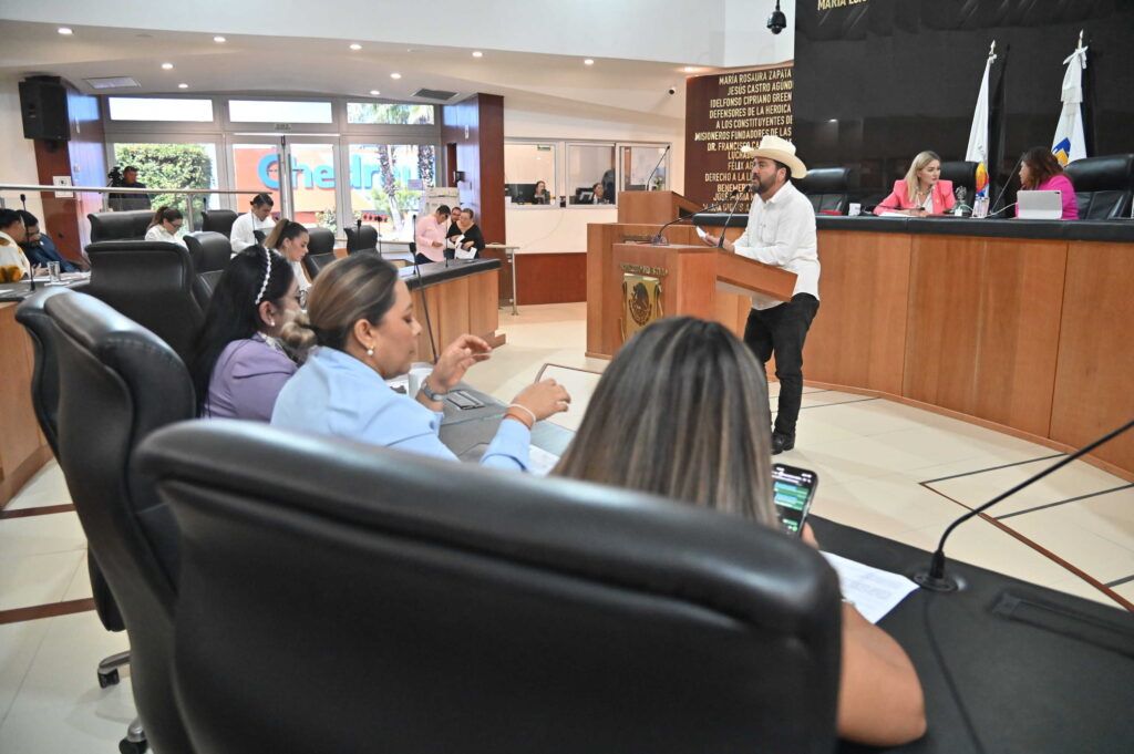 El decreto, aprobado por unanimidad, reconoce la excelencia académica y el compromiso social del CREN Marcelo Rubio Ruiz. La placa será develada el 8 de noviembre de 2026; la SEP estatal formalizará la nueva denominación en el próximo ciclo escolar.