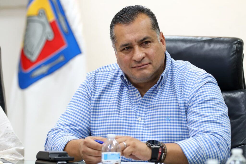 Con respaldo del Gobernador y sin cuentas políticas pendientes, José Saúl González Núñez se perfila como carta de conciliación en la disputa interna por la candidatura a la gubernatura.