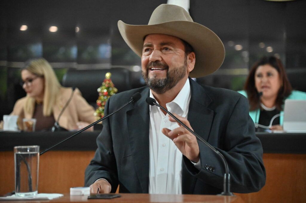 El diputado Venustiano Pérez Sánchez presentó una iniciativa para reformar el artículo 36 de la Constitución local y eliminar la figura de candidaturas comunes, ya derogada del marco jurídico nacional.