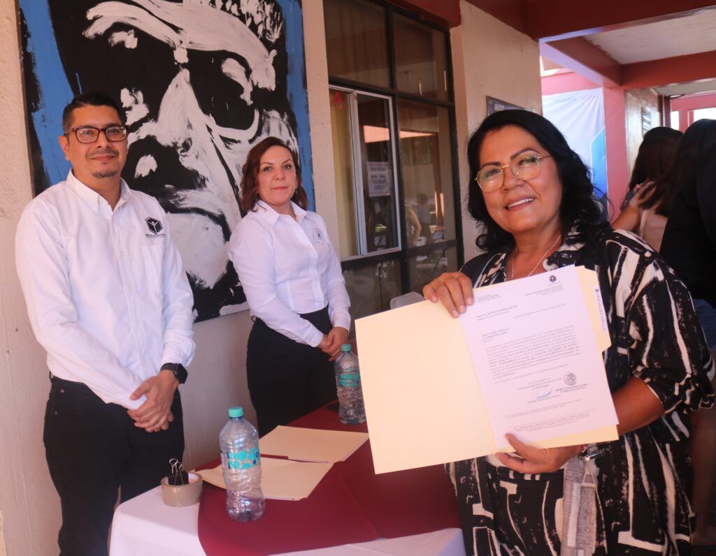 La SEP promueve una visión integral del quehacer docente, que incluye la formación continua y actualización profesional