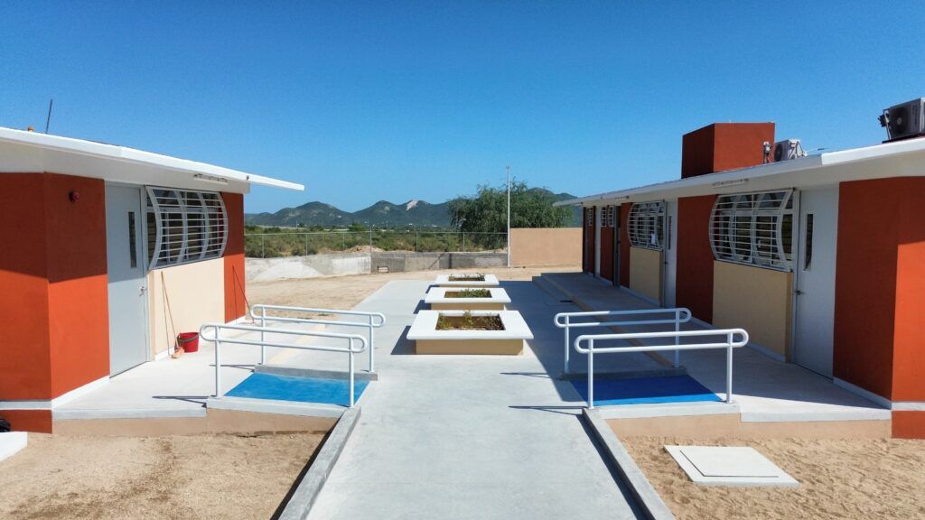 La Secundaria General No. 8 se ubica en la avenida Nicolás Tamaral, en Cabo San Lucas; la General No. 16 “Víctor Manuel Núñez Olachea” en La Ballena, San José del Cabo.