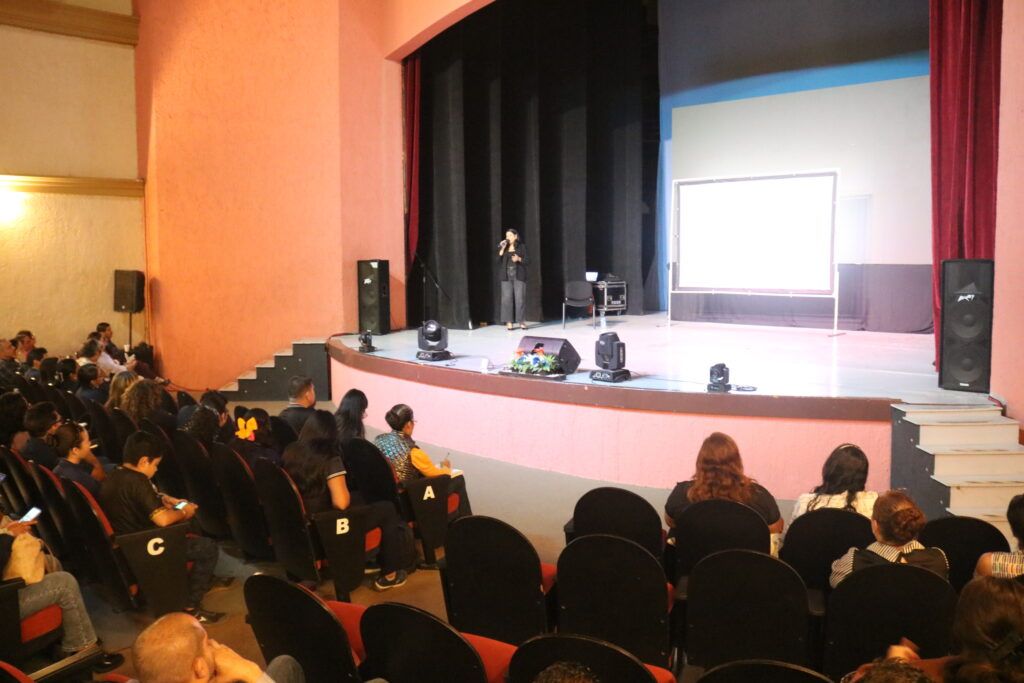 En la tercera sesión de Consejo Técnico Escolar, docentes de más de mil planteles públicos y privados trabajaron en favor de una educación integral y de excelencia.