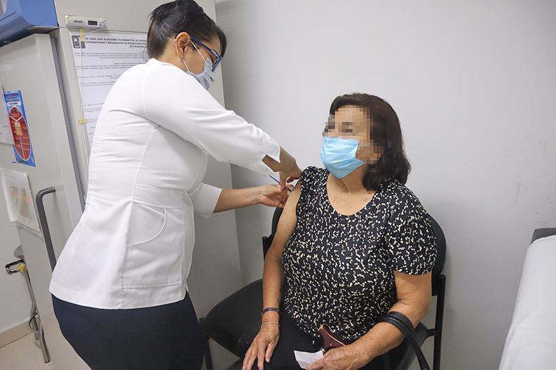 La Secretaría de Salud pidió reforzar medidas preventivas y acudir a vacunarse, sobre todo en grupos vulnerables, durante la temporada invernal.