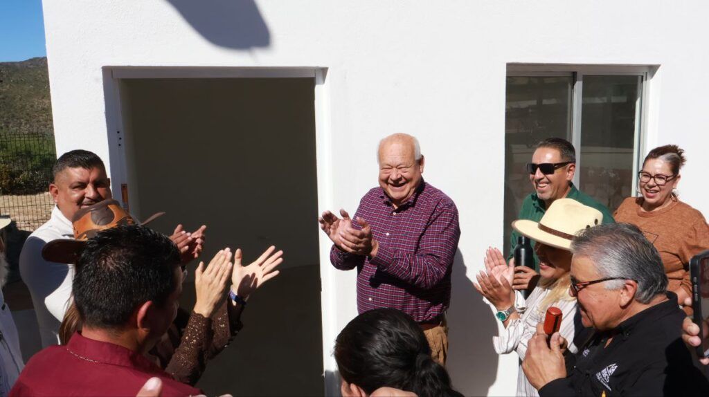 El Gobernador afirma que la salud es prioridad y anuncia coordinación con el Ayuntamiento de La Paz para equipamiento y caravanas.