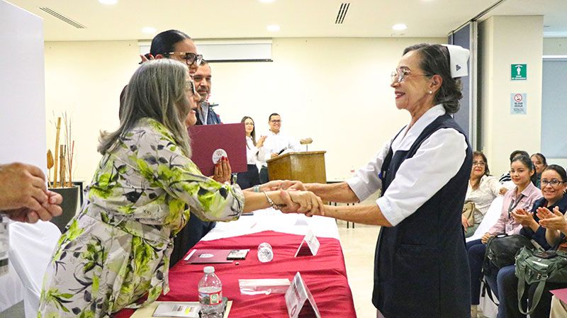 En ceremonia anual, autoridades y SNTSA Sección 61 entregaron distinciones por 20, 25, 30, 35, 40, 45 y 50 años.