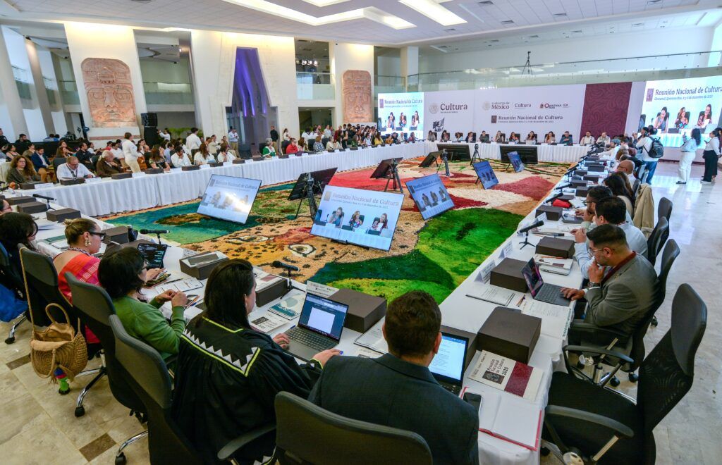 En representación de BCS, el director del ISC, Víctor Hugo Caballero, presentó proyectos de preservación del patrimonio y promoción de las artes.