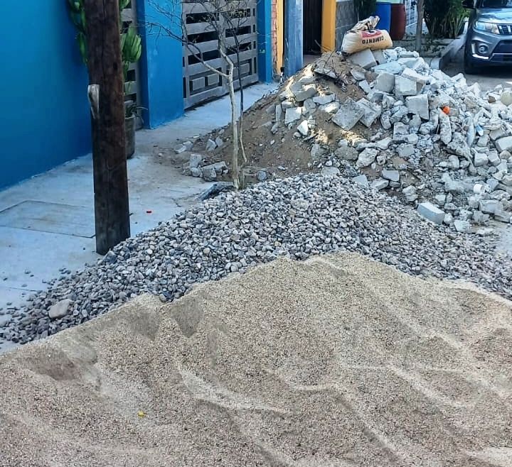 Cada día se define una ruta de supervisión con base en las denuncias ciudadanas y se notifica a las y los propietarios sobre las irregularidades detectadas.