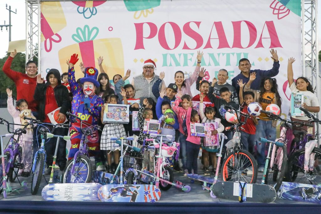 La alcaldesa Milena Quiroga Romero encabezó la posada navideña en el campo de béisbol rehabilitado de Los Planes, reuniendo a familias de Agua Amarga, El Ancón, Juan Domínguez Cota y comunidades aledañas.