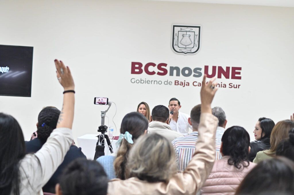 Ante docentes, asociaciones civiles y legisladores, el diputado Ángel David Valdez Jiménez, impulsor de la Ley para Personas Autistas de Yucatán presentó cuatro ejes de solución en educación, salud, atención a familias y participación empresarial.