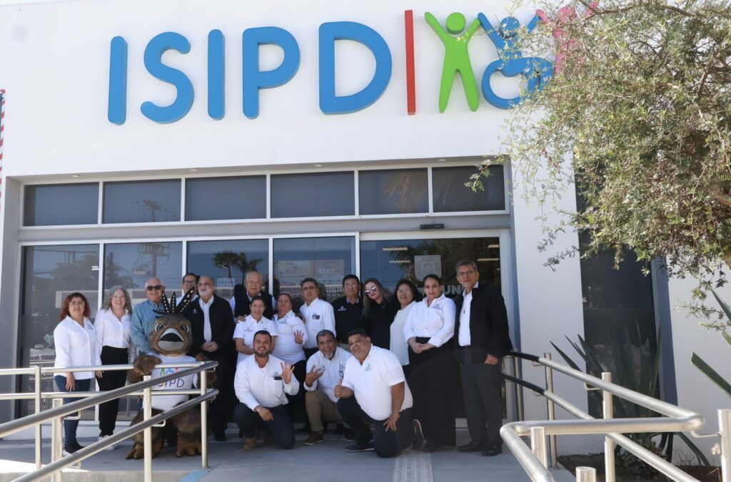 El gobernador Víctor Manuel Castro Cosío reconoció el trabajo del ISIPD por promover la inclusión plena de personas con discapacidad, destacando infraestructura 100% inclusiva, movilidad adaptada y apoyos sociales en Baja California Sur.