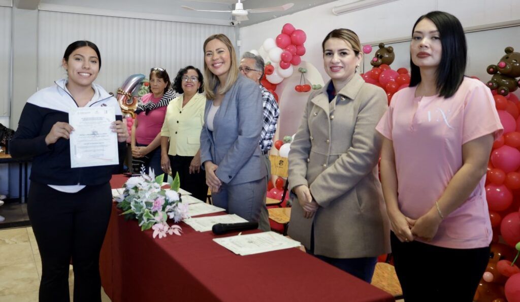 El ICATEBCS realizó la primera clausura de cursos de 2026 en la Unidad de Capacitación La Paz, donde más de 100 alumnas y alumnos recibieron constancias oficiales en áreas de alta demanda
