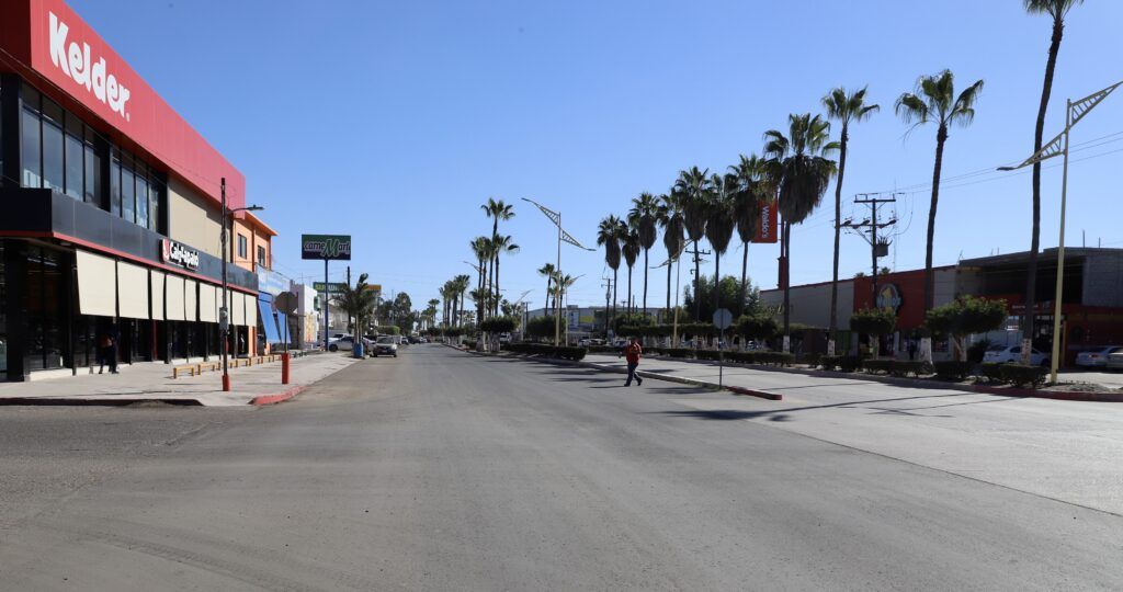 Supervisan obras de pavimentación en el municipio de Comondú, con una inversión superior a 58 millones de pesos, destinadas a mejorar la movilidad, seguridad vial e infraestructura urbana en Ciudad Constitución.