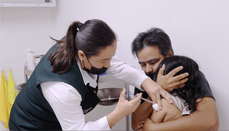 La Secretaría de Salud informó que en Baja California Sur se mantiene una campaña permanente de vacunación contra el sarampión, con aplicación gratuita del esquema SRP para proteger a la niñez y prevenir brotes.