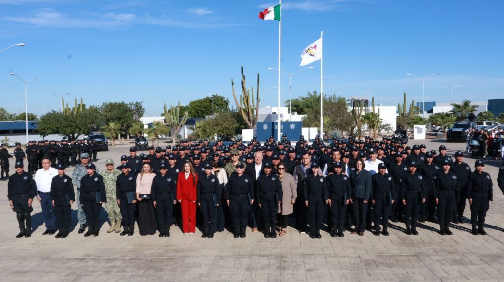 Gobernador encabeza clausura del curso de Policía de Proximidad