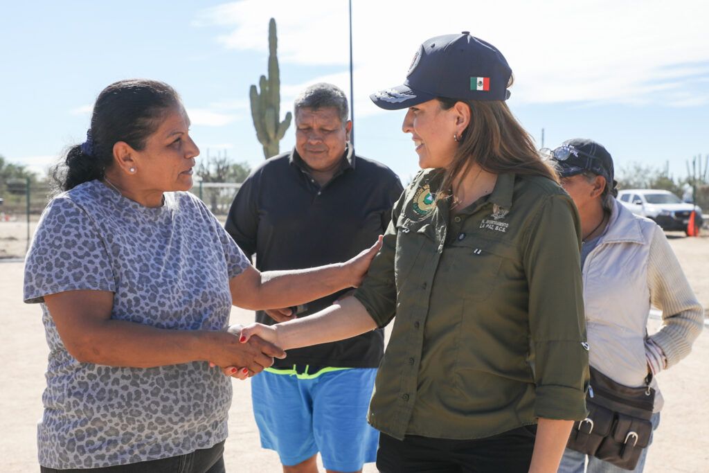 La alcaldesa de La Paz, Milena Quiroga Romero, realizó un recorrido de supervisión por dos obras municipales: el Centro de Transferencia de Residuos Sólidos, con 62% de avance, y la rehabilitación del parque La Pitahaya,