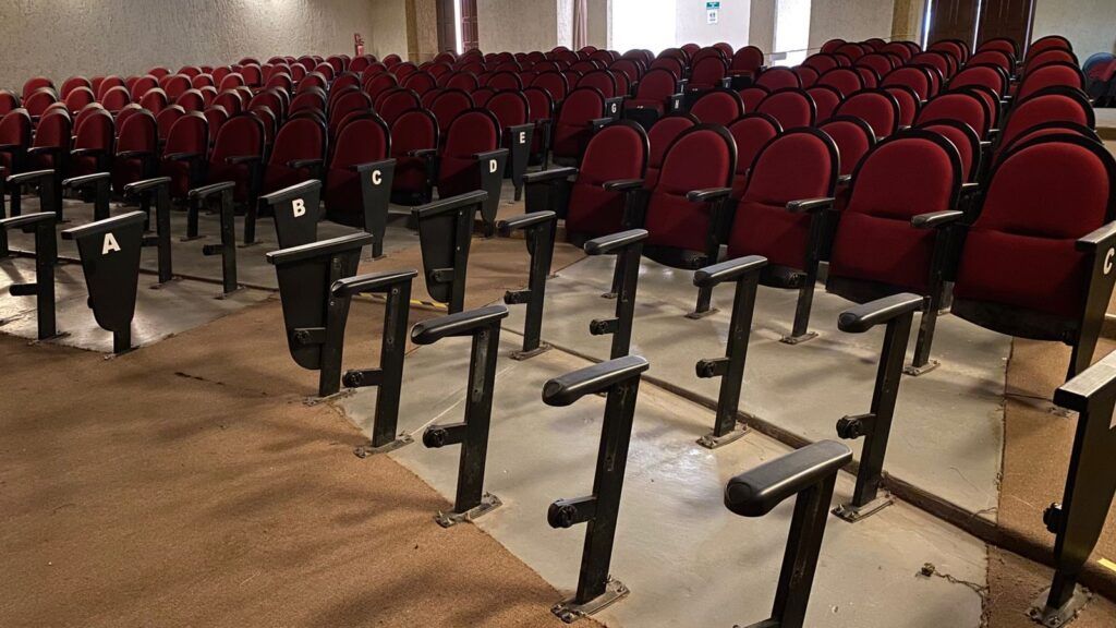 El Teatro Juárez fue rehabilitado en algunas de sus áreas y recibió mejoras en su infraestructura física,