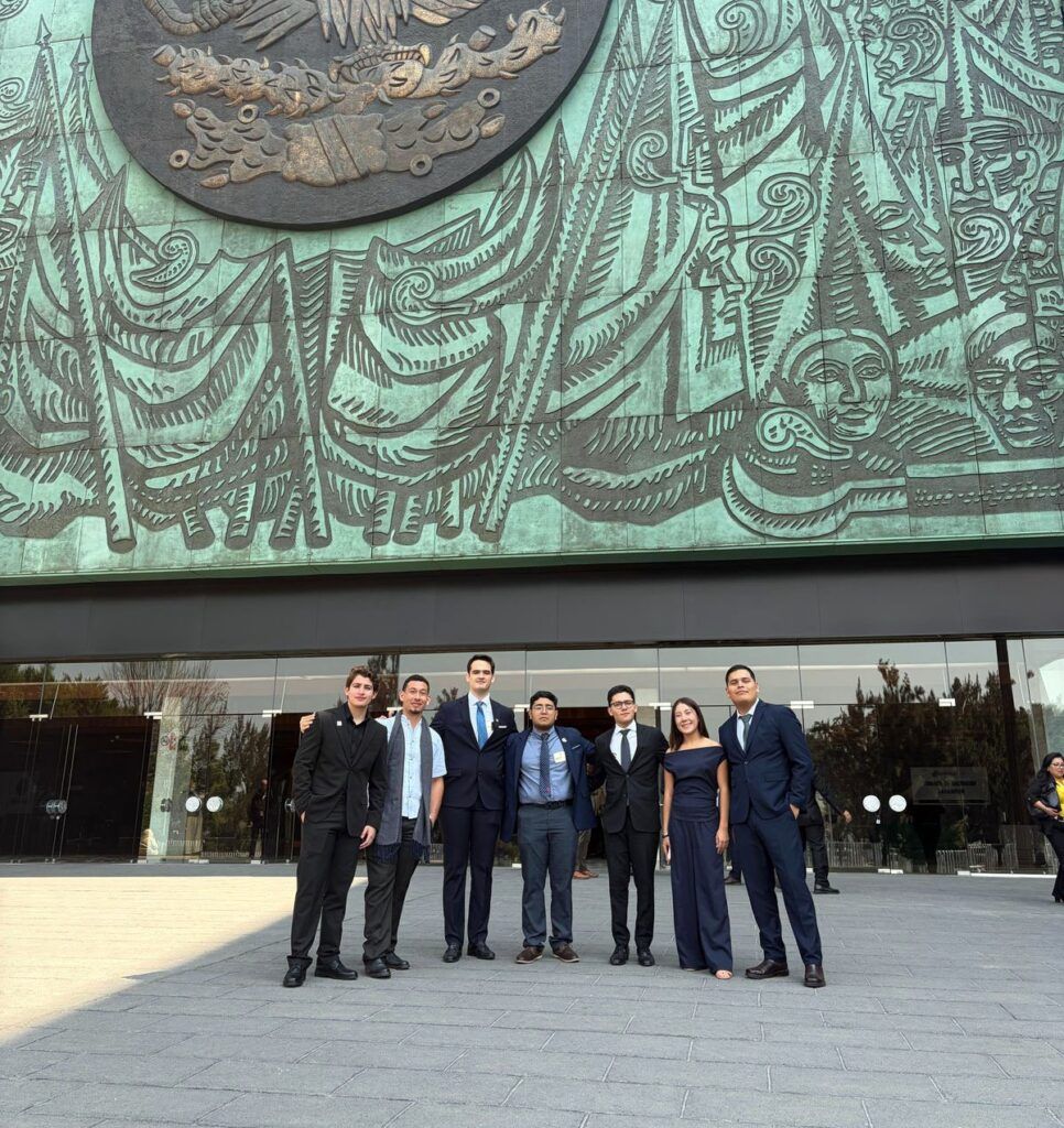Estudiantes de la UABCS participaron en el Parlamento Juvenil “Voces del Futuro MX” en San Lázaro, donde presentaron iniciativas sobre tipificación del reclutamiento de menores por el crimen organizado y regulación de la inteligencia artificial.