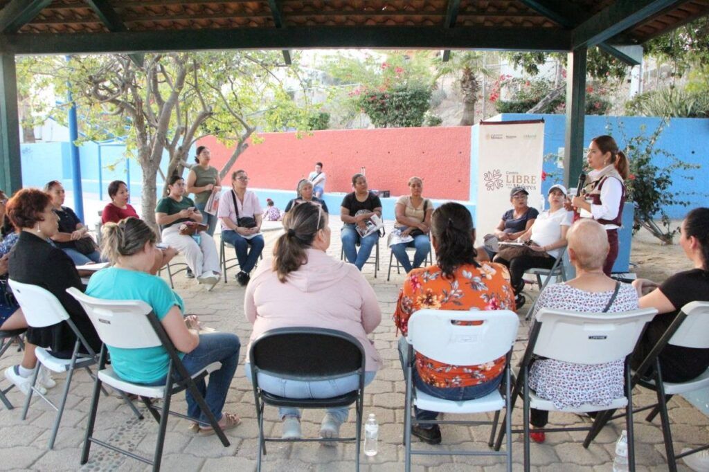 Como parte de las acciones permanentes para prevenir y atender las violencias de género, ISMUJERES impulsa la iniciativa “Voces en Movimiento”, estrategia territorial que realiza jornadas de difusión, información y escucha directa