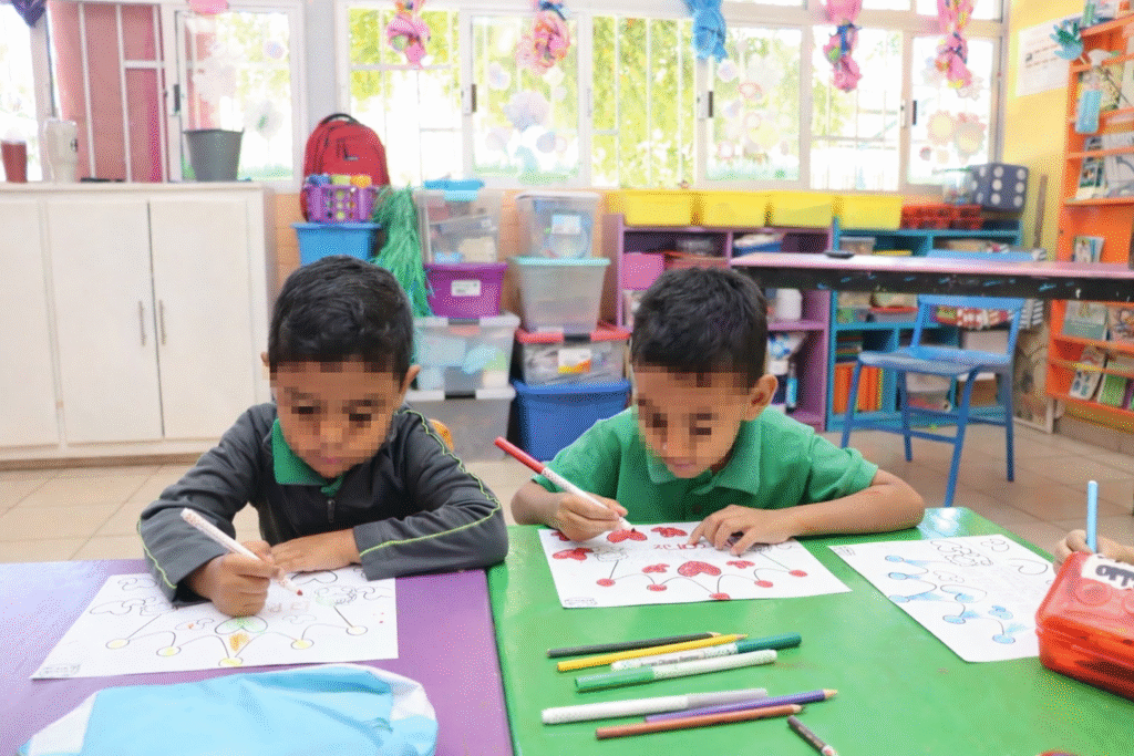 la asignación de escuela y turno tomará en cuenta condiciones de prioridad como la ubicación del hogar o del trabajo de madres y padres dentro del mismo sector.
