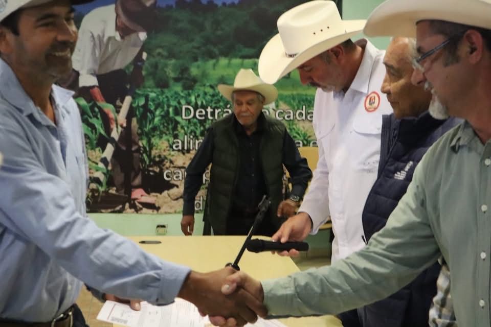 La medida busca brindar certeza patrimonial, fortalecer la organización del sector primario y mantener actualizado el padrón, como parte del compromiso del gobernador Víctor Manuel Castro Cosío.