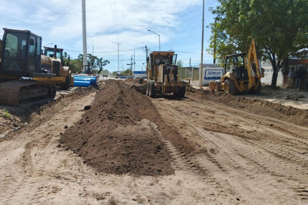 Por maniobras de instalación y conexión de nueva tubería en Colosio y Margarita Maza, habrá doble circulación hasta la calle Mulegé y accesos controlados. Transporte pesado deberá usar Colosio; Calafia será solo para particulares.