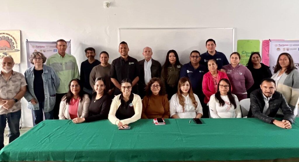 La capacitación inició en el pueblo histórico de Santiago con participación de autoridades federales y un organismo capacitador aliado, para impulsar beneficios directos en las comunidades.