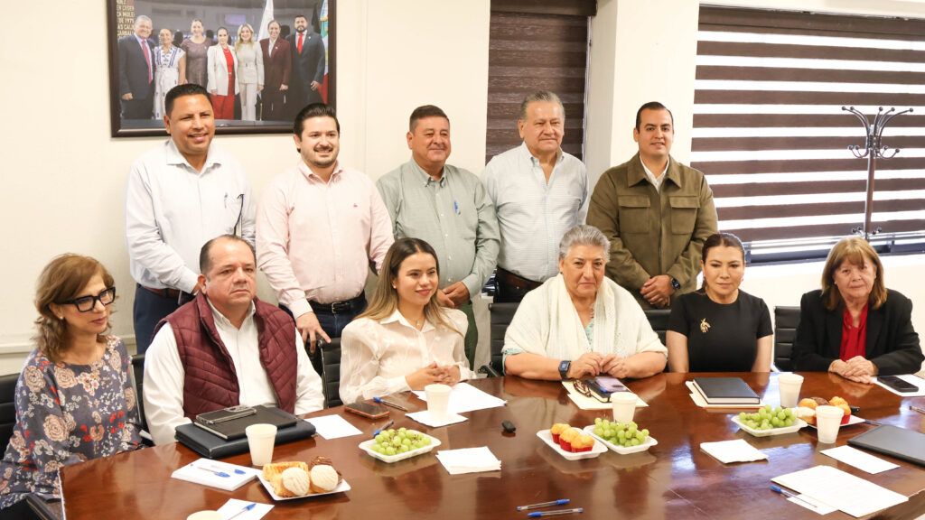 El subsecretario de Administración, Jorge Humberto Bautista Rodríguez, afirmó que las y los estudiantes sudcalifornianos seguirán recibiendo apoyos económicos, alimentarios y de hospedaje, y precisó que el personal de apoyo del Patronato mantendrá su respaldo institucional