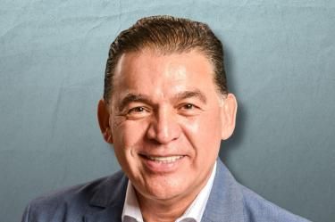 Rubén Muñoz intenta volver a la conversación política, pero no logra entrar al cuadro fuerte del partido.