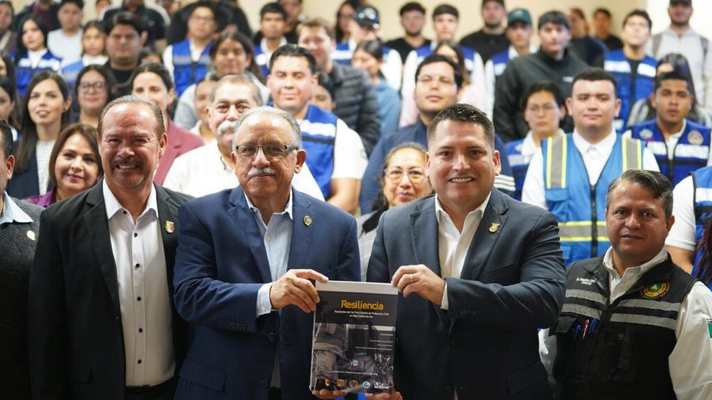 La obra “Resiliencia: Resultados del Primer Foro de Protección Civil” fue presentada por la XVII Legislatura en coordinación con la UABCS y los diputados Sergio Guluarte Ceseña y Omar Torres
