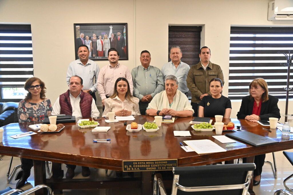 La diputada Guadalupe Vázquez Jacinto aseguró que, pese a la extinción del Patronato del Estudiante Sudcaliforniano,las y los estudiantes de Baja California Sur continuarán recibiendo apoyos, becas y servicios en espacios estratégicos,mientras el Congreso analiza la iniciativa enviada por el Poder Ejecutivo.