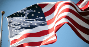 Estados Unidos emite alerta de seguridad tras hechos violentos en Los Cabos Bandera de Estados Unidos