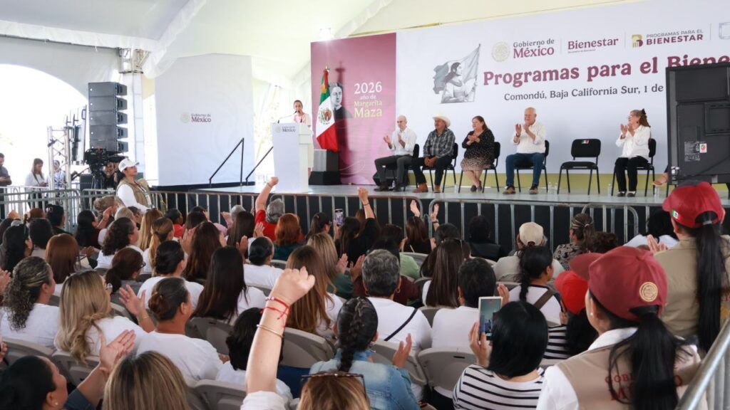 En su primera visita a Comondú, la Presidenta confirmó inversión en agua, vivienda, infraestructura carretera y salud, además de apoyo de 3 mil pesos para estudiantes de secundaria