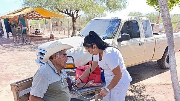 Las caravanas brindan vacunas, control de presión y glucosa, seguimiento a embarazadas y curaciones menores en los cinco municipios