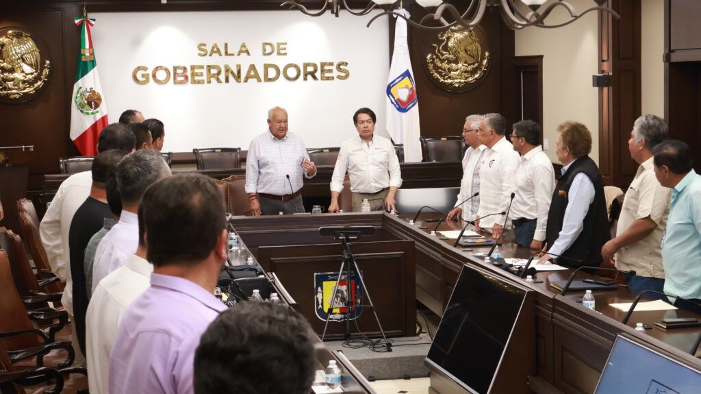 El gobernador Víctor Castro y el titular de la SEP, Mario Delgado, analizaron acciones para ampliar la oferta educativa y mejorar infraestructura.