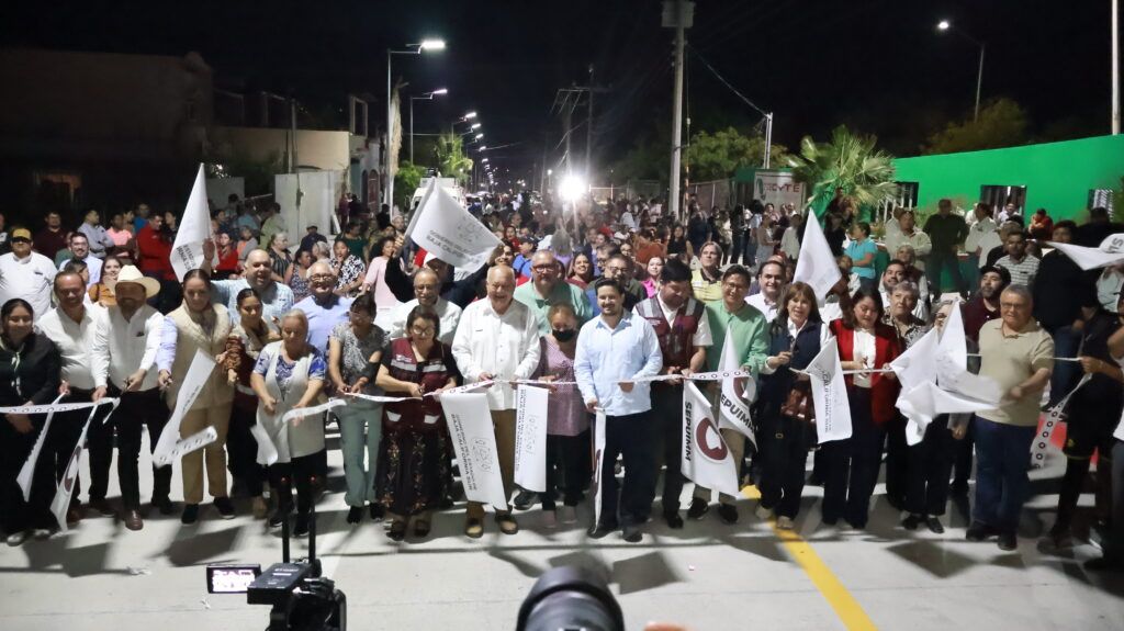 Víctor Castro Cosío inaugura pavimentación, Punto de Encuentro Comunitario y cancha deportiva en Villas de Guadalupe