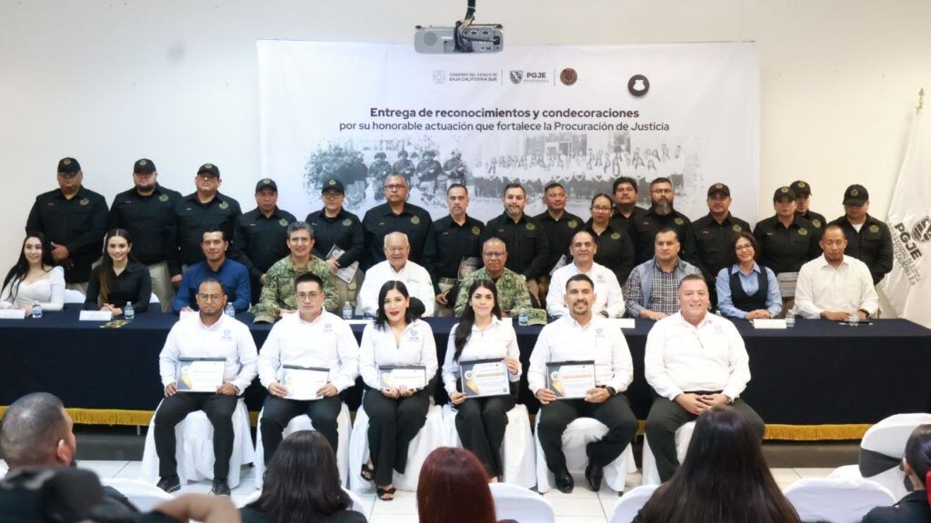 Víctor Castro entrega estímulos y uniformes, y reafirma compromiso con la seguridad y la justicia