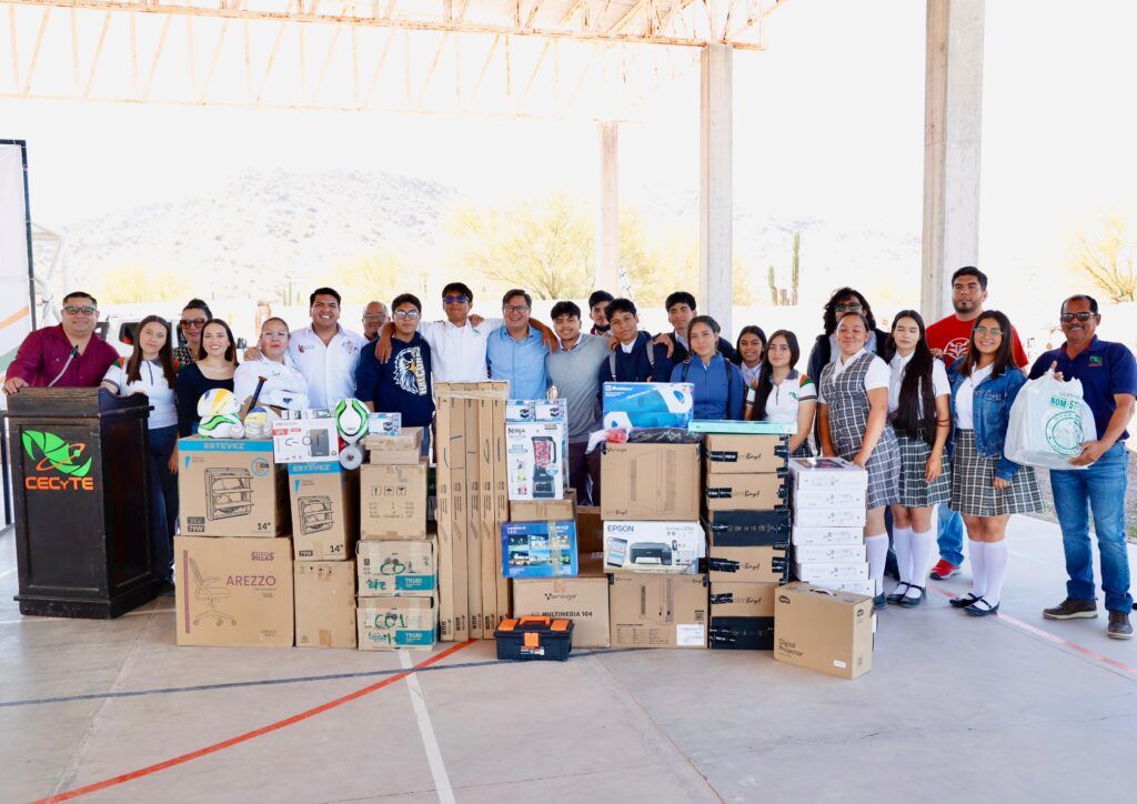 Entregan equipamiento e insumos educativos con inversión cercana a 2 mdp