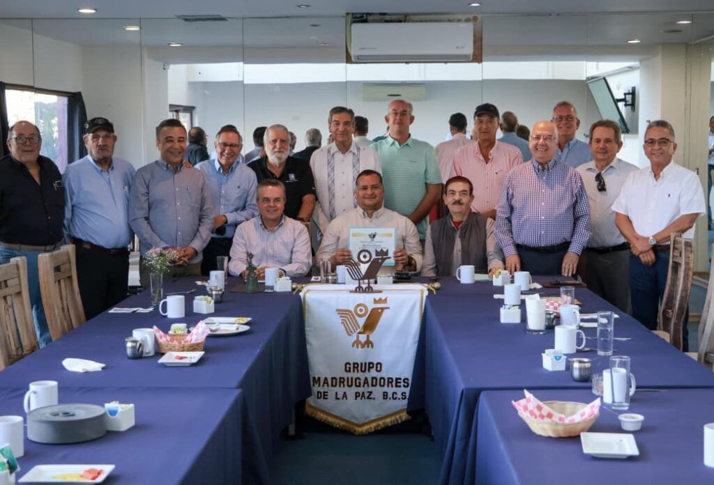En encuentro con Madrugadores de La Paz, se revisaron temas de agenda estatal y avances coordinados con los tres órdenes de gobierno