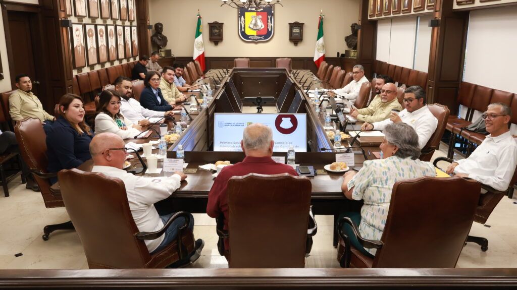 El gobernador Víctor Castro encabezó reunión de la Junta Estatal de Caminos donde se presentaron avances en infraestructura vial en los cinco municipios.