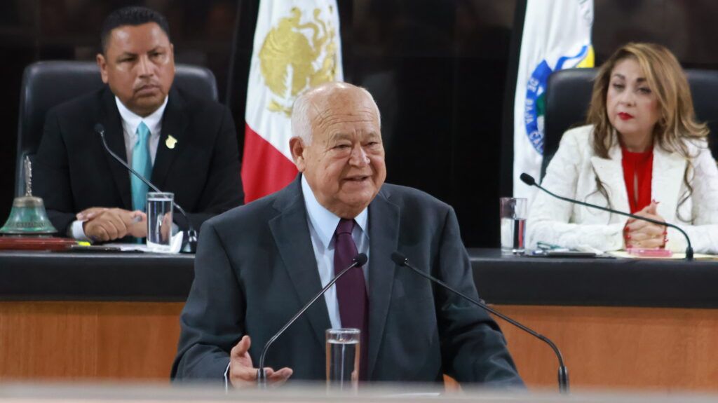 El mandatario subrayó la importancia de una educación con sentido humanista y social.