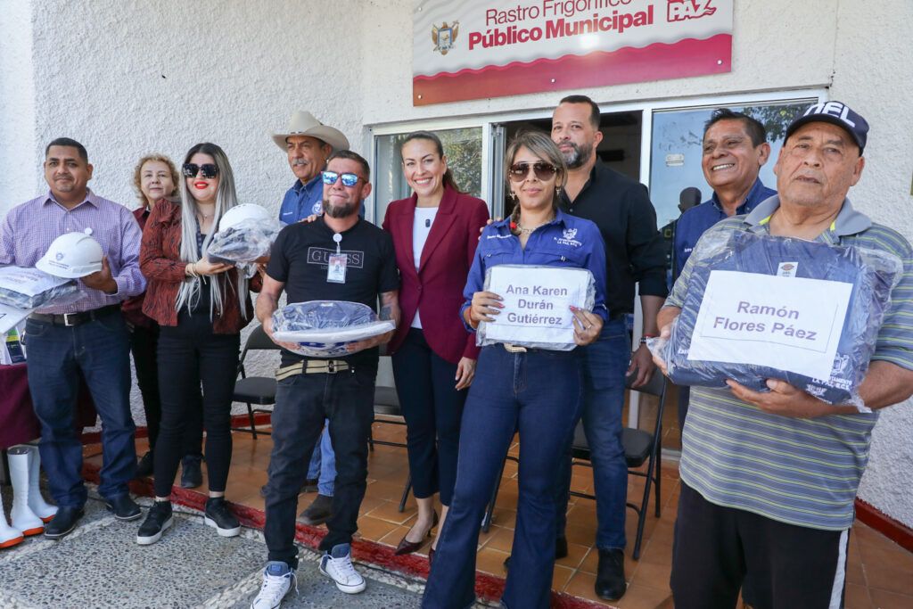 49 trabajadores recibieron uniformes, herramientas y equipo de seguridad; la rehabilitación del inmueble supera el millón y medio de pesos