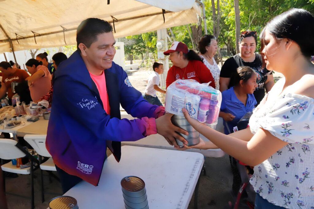 El Ayuntamiento de La Paz, a través del DIF Municipal e IMSS Bienestar, realizó una jornada comunitaria con consultas, apoyos y registro para personas sin derechohabiencia.