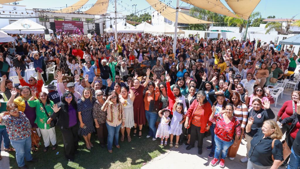 Vecinas de distintas colonias reconocieron avances en agua potable, transporte público, espacios públicos y servicios básicos.