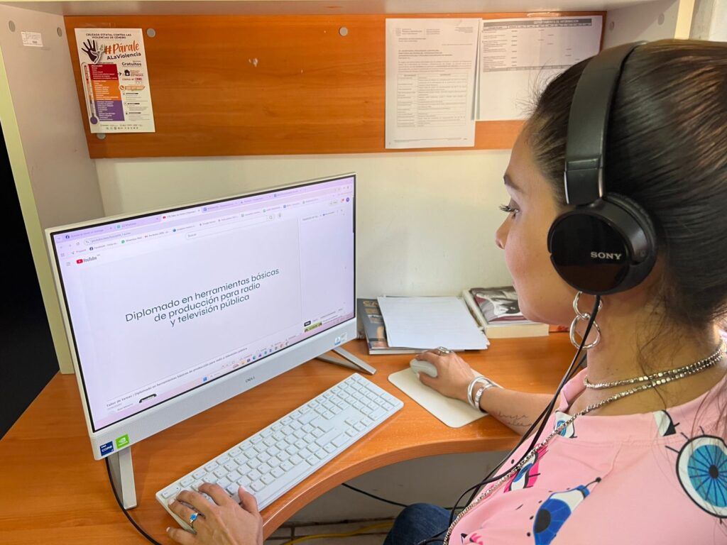 Trabajadoras y trabajadores se capacitan en herramientas para mejorar contenidos en radio, televisión y medios digitales