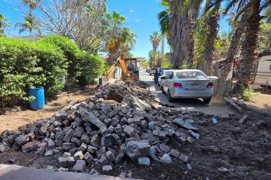 Invierten 7.5 mdp en pavimentación, drenaje y alumbrado en la calle Rosendo Robles