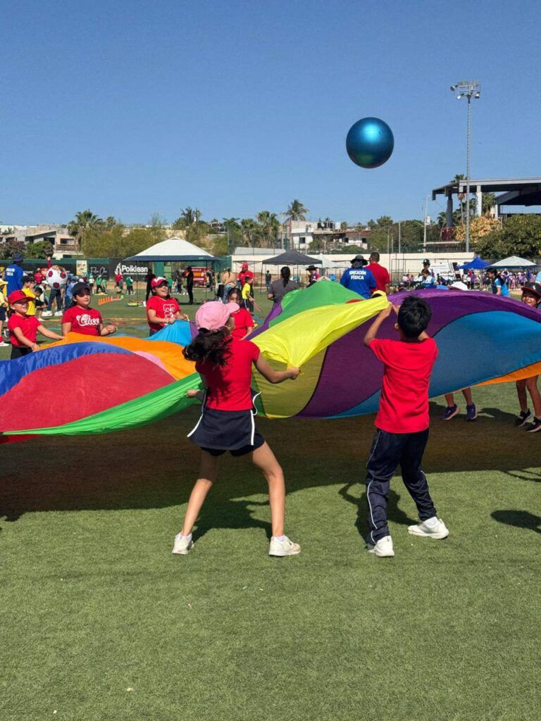 Más de 4 mil 500 estudiantes participan en feria de juegos que promueve identidad y actividad física