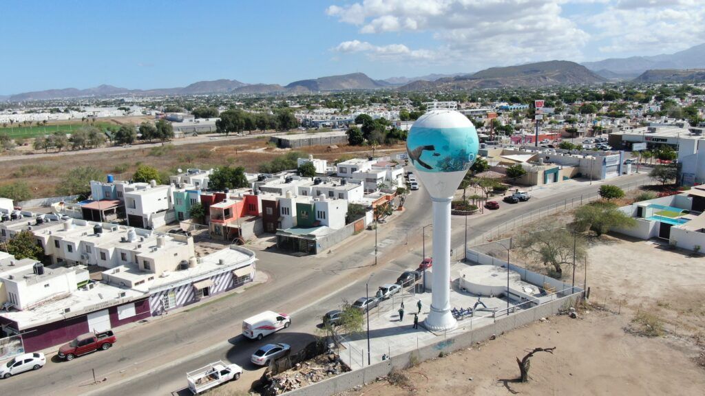 Alcaldesa destaca que las nuevas infraestructuras permitirán llevar agua con mayor presión a los hogares mediante distribución por gravedad.