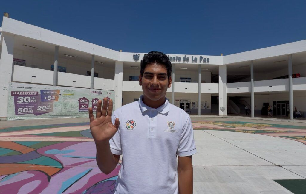 Ocho estudiantes del CAM 13 participan en programa pionero de prácticas en el Ayuntamiento